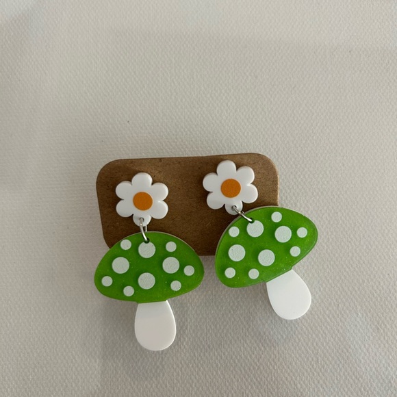 Accessories - Green mushroom 🍄‍🟫 earrings